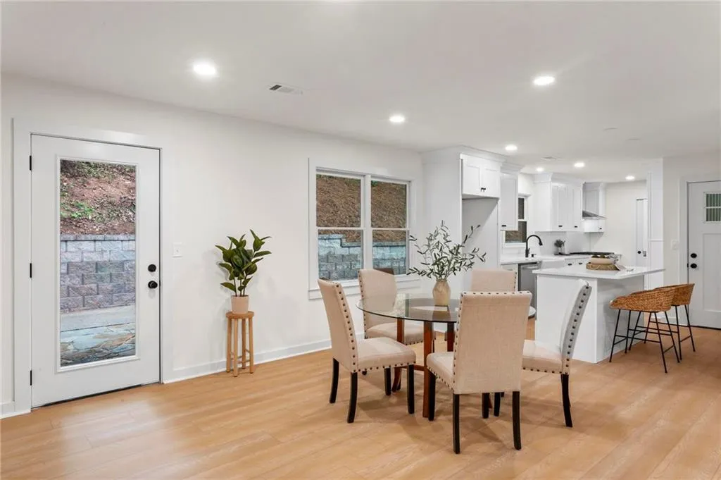 6600 Bridgewood Valley Road, Atlanta, Georgia 30328, 4 Bedrooms Bedrooms, ,2 BathroomsBathrooms,Residential,Sold,6600 Bridgewood Valley Road,7449834