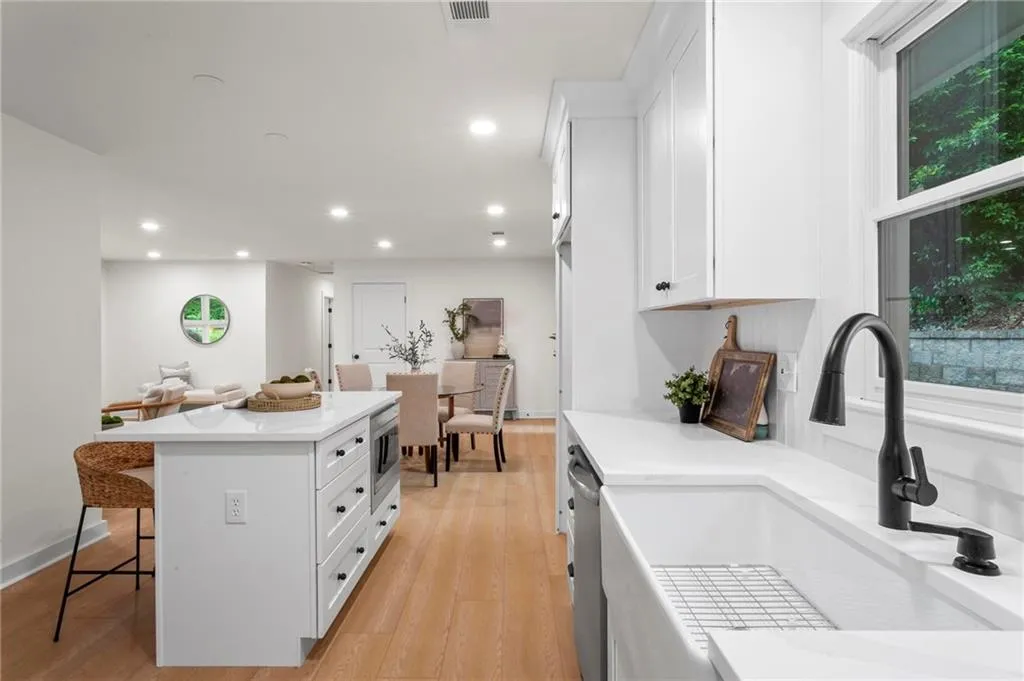 6600 Bridgewood Valley Road, Atlanta, Georgia 30328, 4 Bedrooms Bedrooms, ,2 BathroomsBathrooms,Residential,Sold,6600 Bridgewood Valley Road,7449834