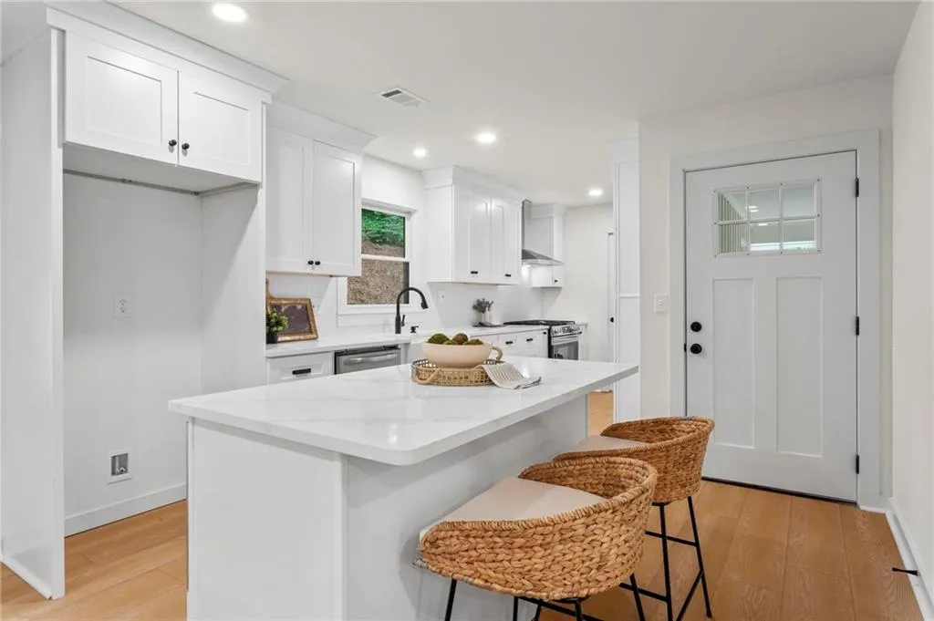 6600 Bridgewood Valley Road, Atlanta, Georgia 30328, 4 Bedrooms Bedrooms, ,2 BathroomsBathrooms,Residential,Sold,6600 Bridgewood Valley Road,7449834