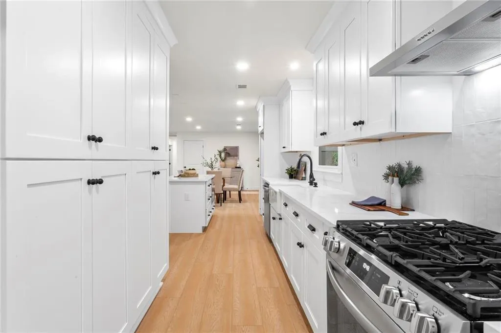 6600 Bridgewood Valley Road, Atlanta, Georgia 30328, 4 Bedrooms Bedrooms, ,2 BathroomsBathrooms,Residential,Sold,6600 Bridgewood Valley Road,7449834