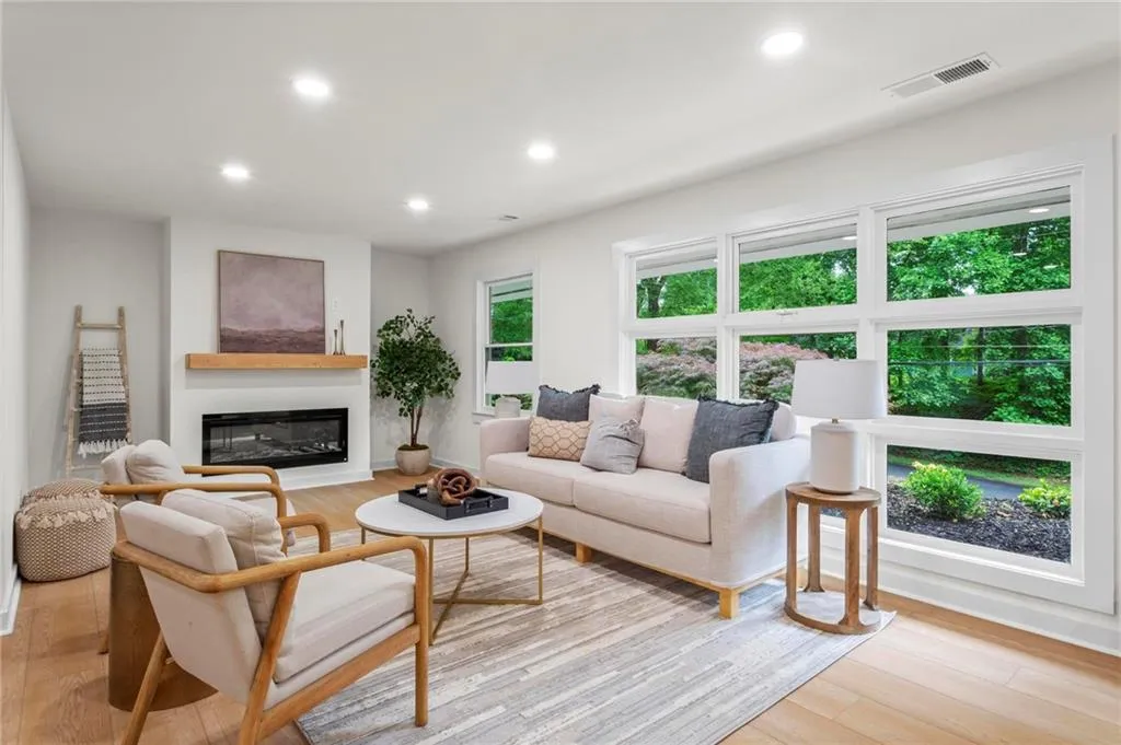 6600 Bridgewood Valley Road, Atlanta, Georgia 30328, 4 Bedrooms Bedrooms, ,2 BathroomsBathrooms,Residential,Sold,6600 Bridgewood Valley Road,7449834