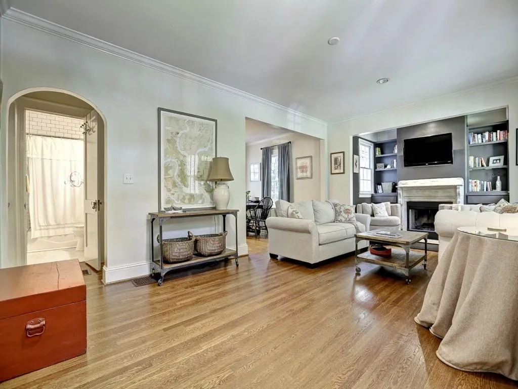 205 Eureka Drive, Atlanta, Georgia 30305, 2 Bedrooms Bedrooms, ,1 BathroomBathrooms,Residential,Sold,205 Eureka Drive,5598537