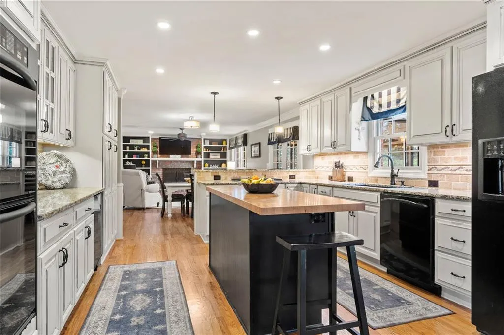 7580 Brigham Drive, Sandy Springs, Georgia 30350, 4 Bedrooms Bedrooms, ,4 BathroomsBathrooms,Residential,Sold,7580 Brigham Drive,7023125