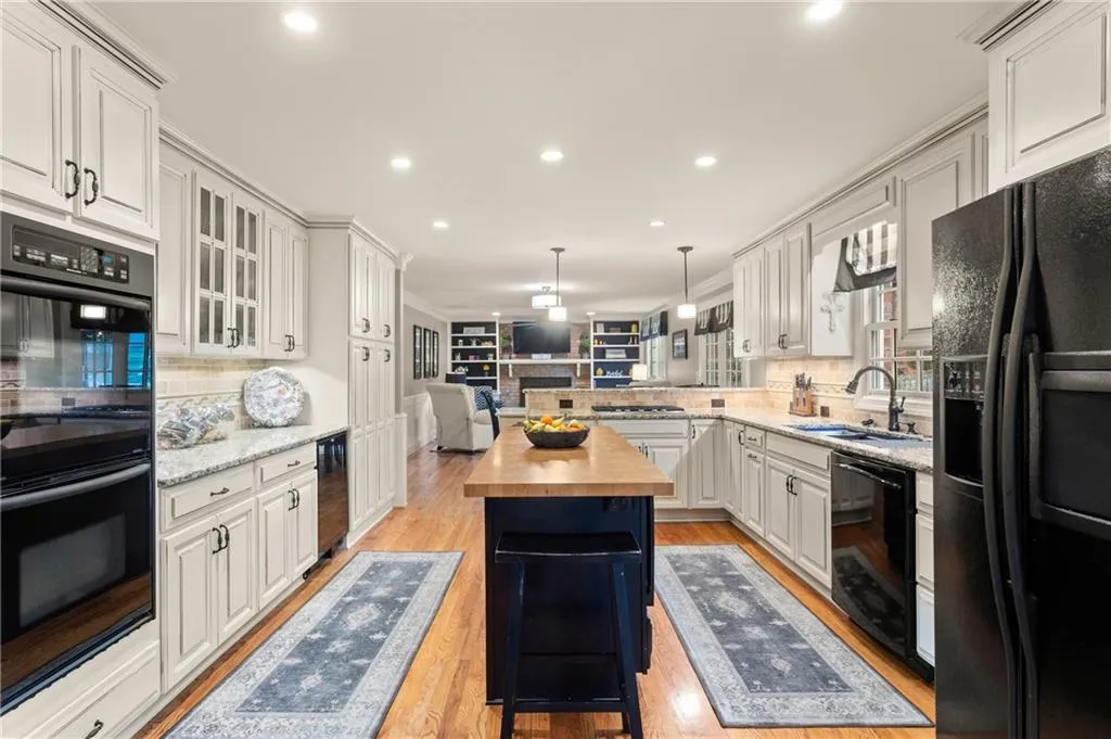 7580 Brigham Drive, Sandy Springs, Georgia 30350, 4 Bedrooms Bedrooms, ,4 BathroomsBathrooms,Residential,Sold,7580 Brigham Drive,7023125