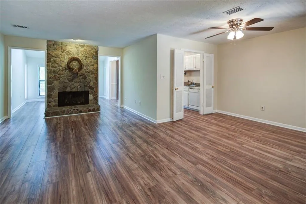 8740 Roswell Road Unit 5g, Sandy Springs, Georgia 30350, 2 Bedrooms Bedrooms, ,2 BathroomsBathrooms,Residential,Sold,8740 Roswell Road Unit 5g,5839248