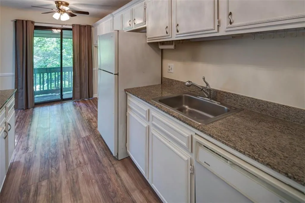 8740 Roswell Road Unit 5g, Sandy Springs, Georgia 30350, 2 Bedrooms Bedrooms, ,2 BathroomsBathrooms,Residential,Sold,8740 Roswell Road Unit 5g,5839248