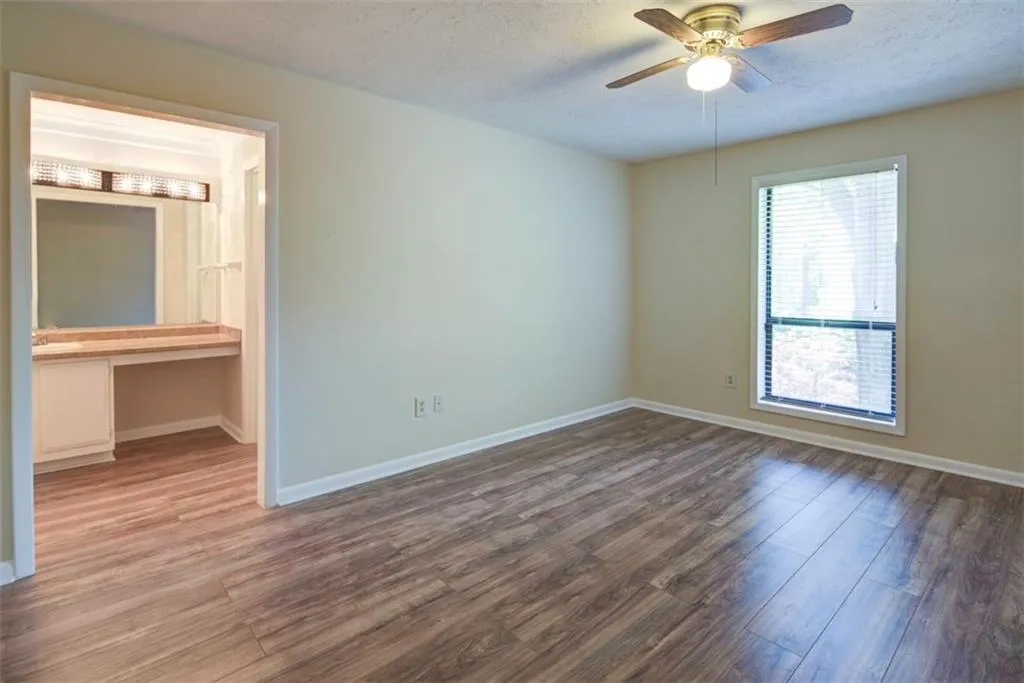 8740 Roswell Road Unit 5g, Sandy Springs, Georgia 30350, 2 Bedrooms Bedrooms, ,2 BathroomsBathrooms,Residential,Sold,8740 Roswell Road Unit 5g,5839248