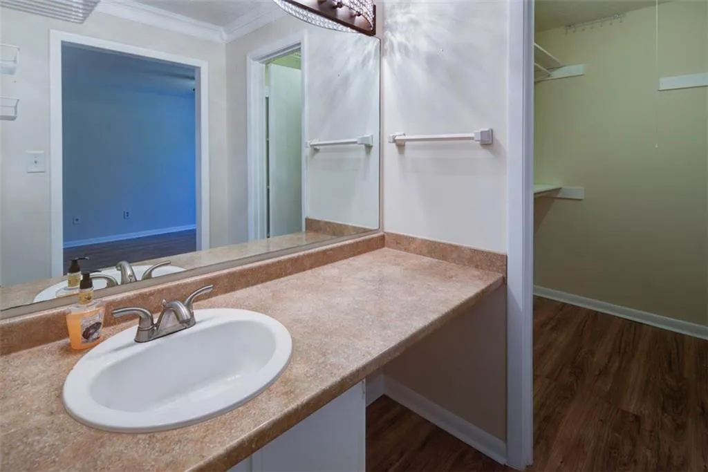 8740 Roswell Road Unit 5g, Sandy Springs, Georgia 30350, 2 Bedrooms Bedrooms, ,2 BathroomsBathrooms,Residential,Sold,8740 Roswell Road Unit 5g,5839248