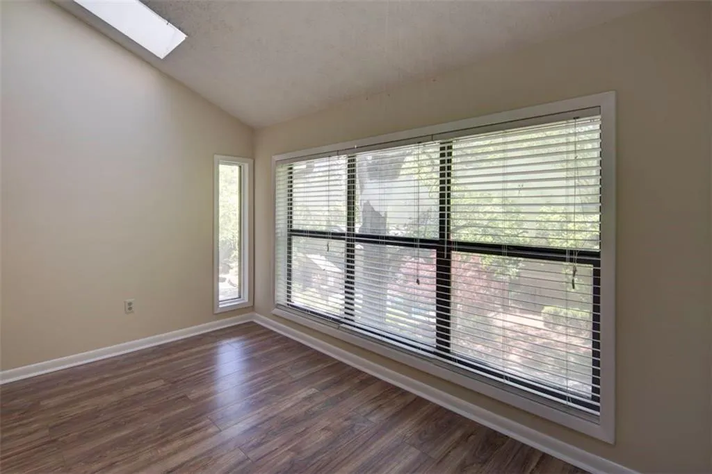 8740 Roswell Road Unit 5g, Sandy Springs, Georgia 30350, 2 Bedrooms Bedrooms, ,2 BathroomsBathrooms,Residential,Sold,8740 Roswell Road Unit 5g,5839248