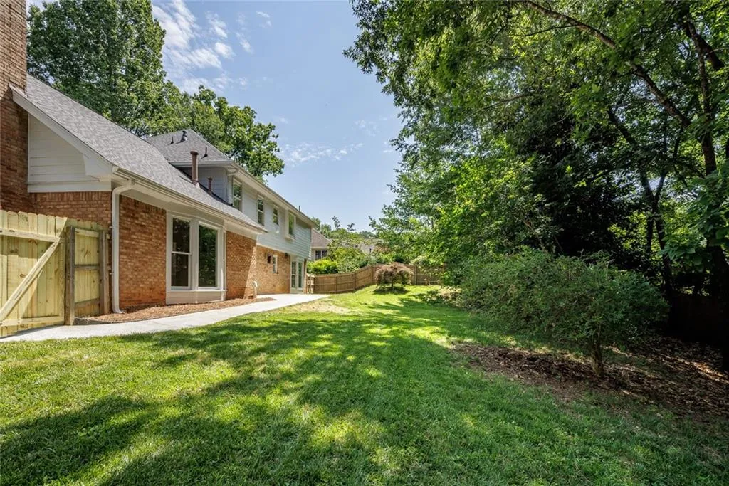 445 Hunters Crossing Drive, Atlanta, Georgia 30328, 5 Bedrooms Bedrooms, ,3 BathroomsBathrooms,Residential,Sold,445 Hunters Crossing Drive,7232031