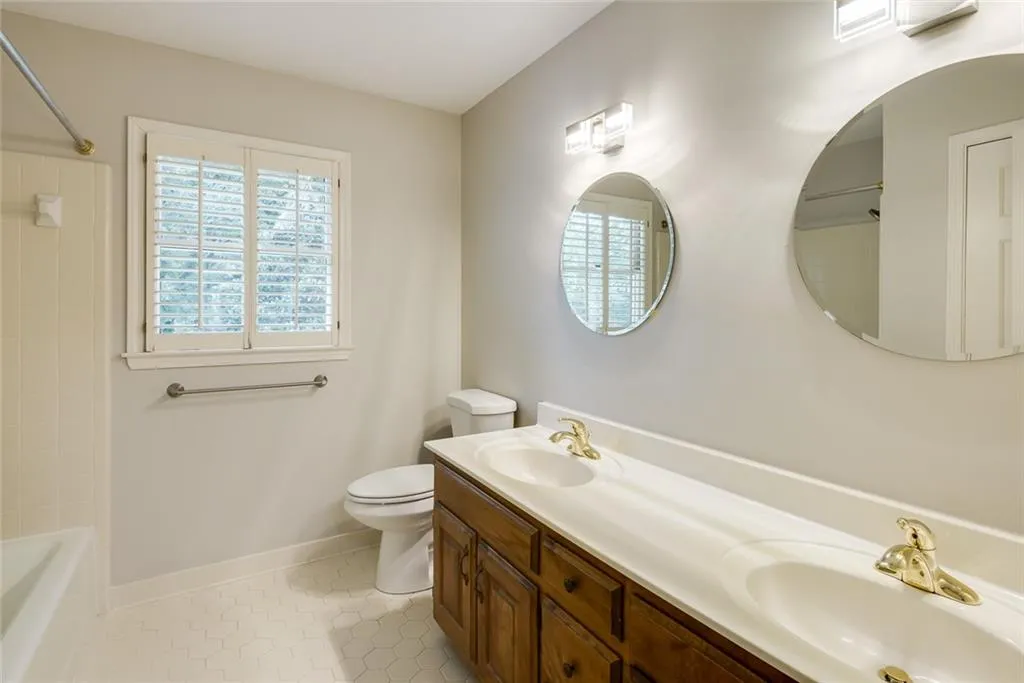 445 Hunters Crossing Drive, Atlanta, Georgia 30328, 5 Bedrooms Bedrooms, ,3 BathroomsBathrooms,Residential,Sold,445 Hunters Crossing Drive,7232031