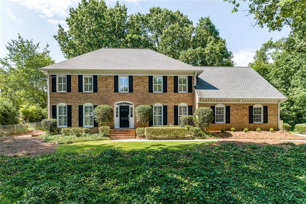 445 Hunters Crossing Drive, Atlanta, Georgia 30328, 5 Bedrooms Bedrooms, ,3 BathroomsBathrooms,Residential,Sold,445 Hunters Crossing Drive,7232031