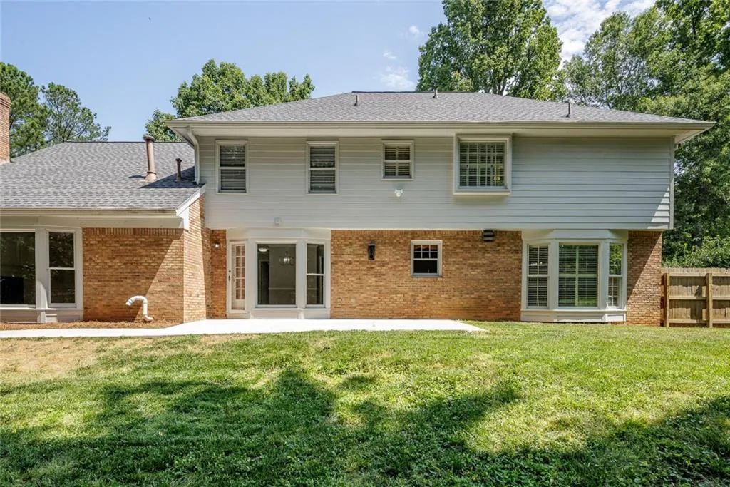 445 Hunters Crossing Drive, Atlanta, Georgia 30328, 5 Bedrooms Bedrooms, ,3 BathroomsBathrooms,Residential,Sold,445 Hunters Crossing Drive,7232031