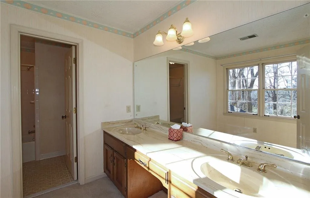 1640 Chevron Way, Sandy Springs, Georgia 30350, 4 Bedrooms Bedrooms, ,2 BathroomsBathrooms,Residential,Sold,1640 Chevron Way,5811459