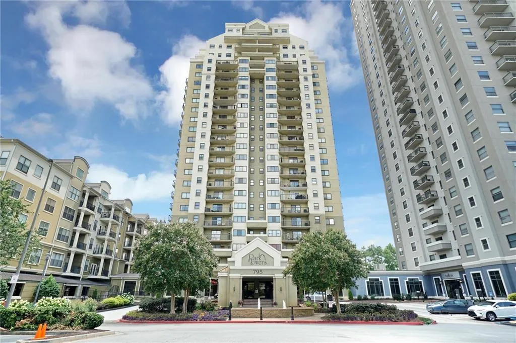 View of apartment building / complex