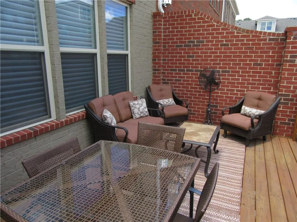 209 Alderwood Point, Sandy Springs, Georgia 30328, 3 Bedrooms Bedrooms, ,3 BathroomsBathrooms,Residential,Sold,209 Alderwood Point,5734657