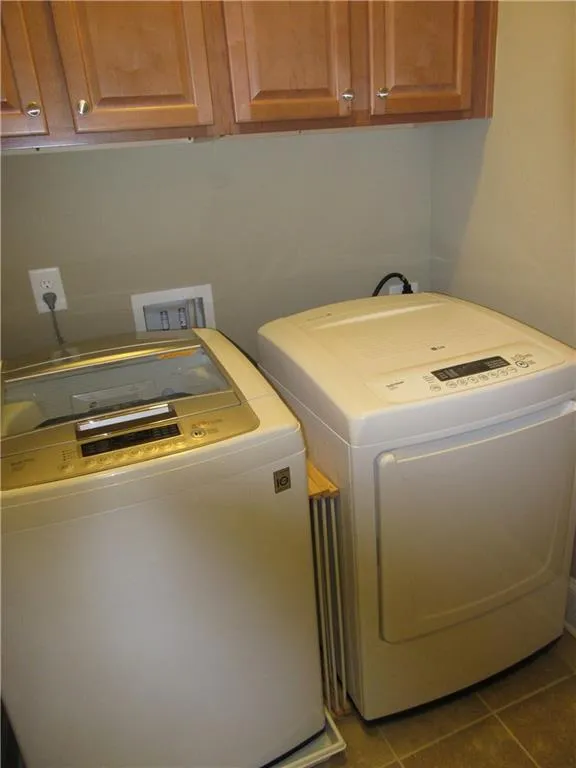 209 Alderwood Point, Sandy Springs, Georgia 30328, 3 Bedrooms Bedrooms, ,3 BathroomsBathrooms,Residential,Sold,209 Alderwood Point,5734657