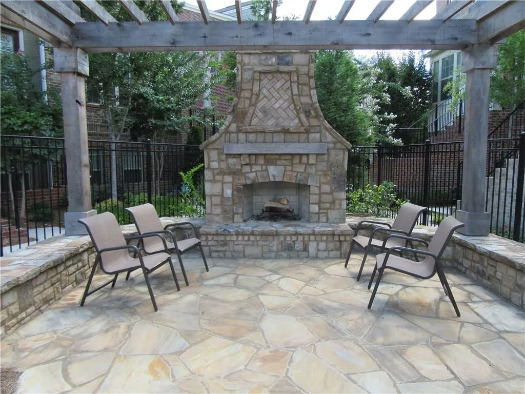 209 Alderwood Point, Sandy Springs, Georgia 30328, 3 Bedrooms Bedrooms, ,3 BathroomsBathrooms,Residential,Sold,209 Alderwood Point,5734657