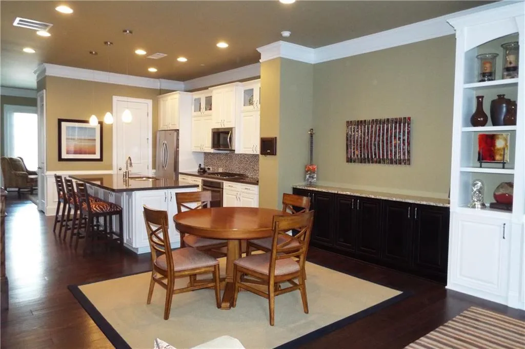 209 Alderwood Point, Sandy Springs, Georgia 30328, 3 Bedrooms Bedrooms, ,3 BathroomsBathrooms,Residential,Sold,209 Alderwood Point,5734657