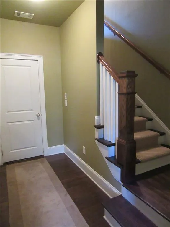 209 Alderwood Point, Sandy Springs, Georgia 30328, 3 Bedrooms Bedrooms, ,3 BathroomsBathrooms,Residential,Sold,209 Alderwood Point,5734657