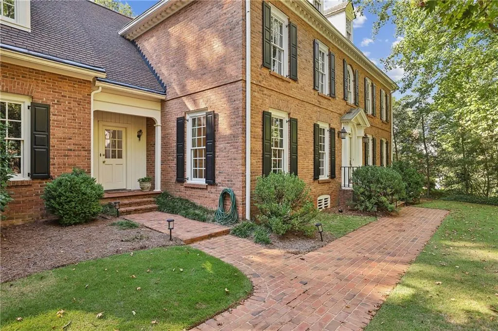 10 Old Maryland Chase, Sandy Springs, Georgia 30327, 5 Bedrooms Bedrooms, ,3 BathroomsBathrooms,Residential,Sold,10 Old Maryland Chase,7485765