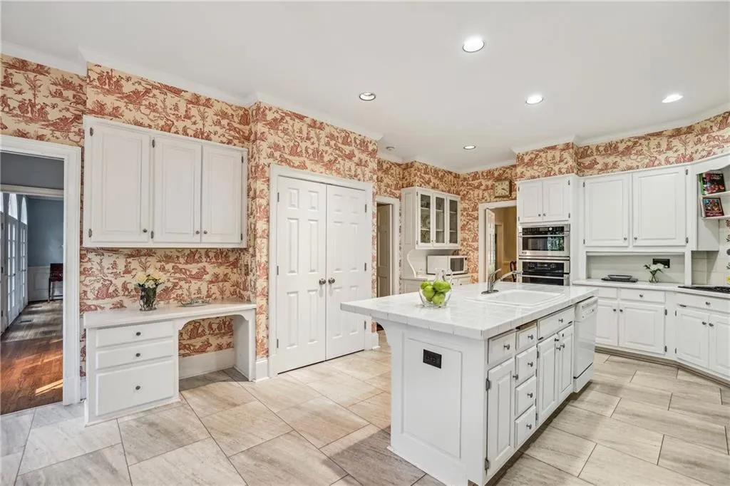 10 Old Maryland Chase, Sandy Springs, Georgia 30327, 5 Bedrooms Bedrooms, ,3 BathroomsBathrooms,Residential,Sold,10 Old Maryland Chase,7485765