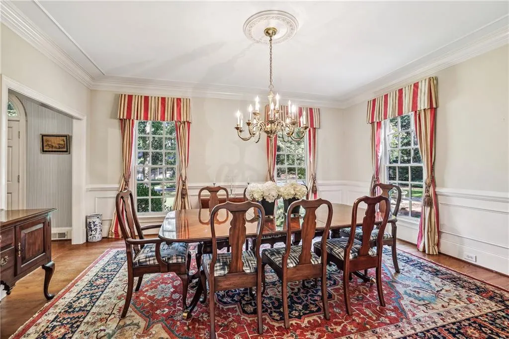 10 Old Maryland Chase, Sandy Springs, Georgia 30327, 5 Bedrooms Bedrooms, ,3 BathroomsBathrooms,Residential,Sold,10 Old Maryland Chase,7485765