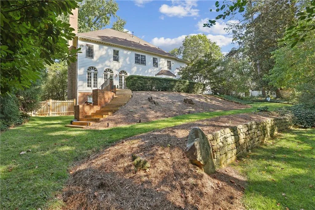 10 Old Maryland Chase, Sandy Springs, Georgia 30327, 5 Bedrooms Bedrooms, ,3 BathroomsBathrooms,Residential,Sold,10 Old Maryland Chase,7485765