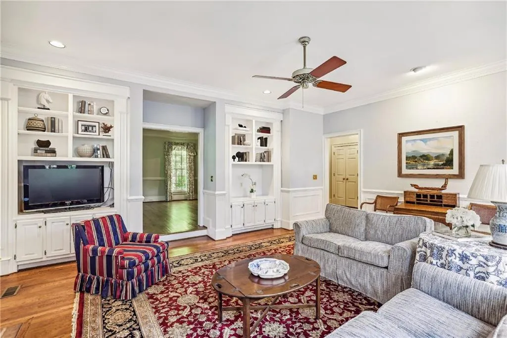 10 Old Maryland Chase, Sandy Springs, Georgia 30327, 5 Bedrooms Bedrooms, ,3 BathroomsBathrooms,Residential,Sold,10 Old Maryland Chase,7485765