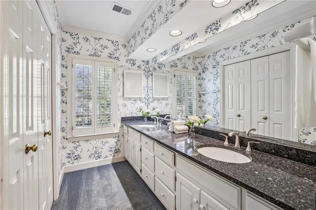 10 Old Maryland Chase, Sandy Springs, Georgia 30327, 5 Bedrooms Bedrooms, ,3 BathroomsBathrooms,Residential,Sold,10 Old Maryland Chase,7485765