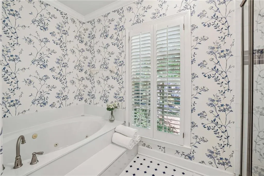 10 Old Maryland Chase, Sandy Springs, Georgia 30327, 5 Bedrooms Bedrooms, ,3 BathroomsBathrooms,Residential,Sold,10 Old Maryland Chase,7485765