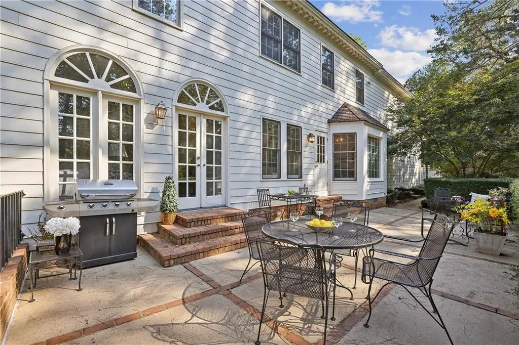 10 Old Maryland Chase, Sandy Springs, Georgia 30327, 5 Bedrooms Bedrooms, ,3 BathroomsBathrooms,Residential,Sold,10 Old Maryland Chase,7485765