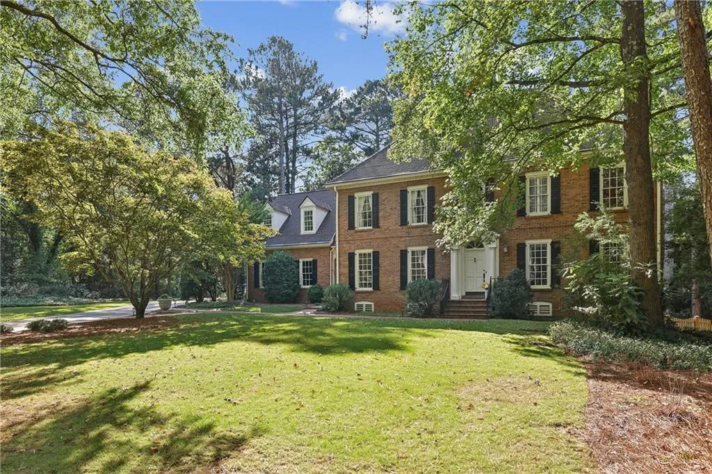 10 Old Maryland Chase, Sandy Springs, Georgia 30327, 5 Bedrooms Bedrooms, ,3 BathroomsBathrooms,Residential,Sold,10 Old Maryland Chase,7485765