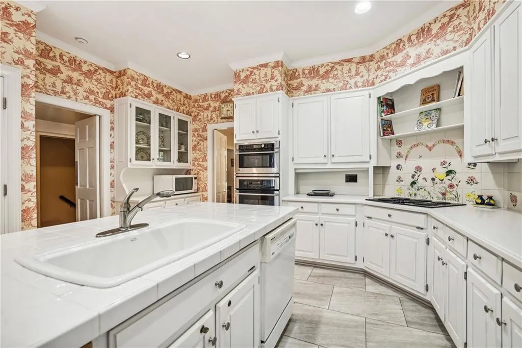 10 Old Maryland Chase, Sandy Springs, Georgia 30327, 5 Bedrooms Bedrooms, ,3 BathroomsBathrooms,Residential,Sold,10 Old Maryland Chase,7485765