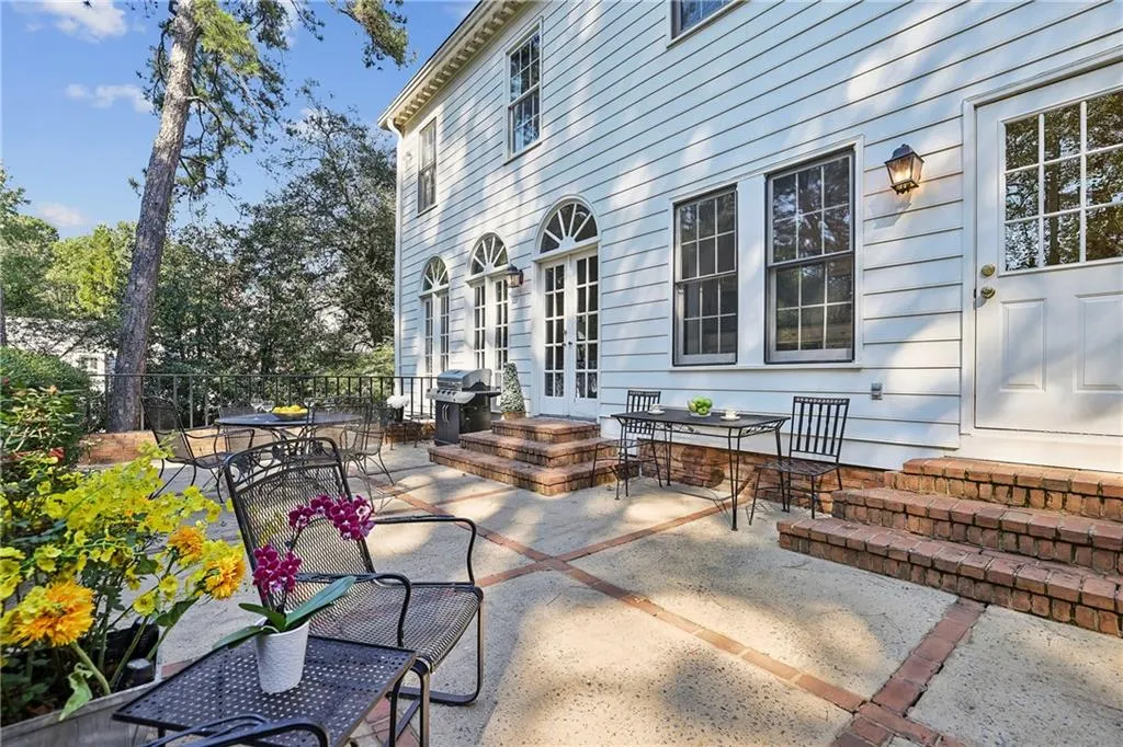 10 Old Maryland Chase, Sandy Springs, Georgia 30327, 5 Bedrooms Bedrooms, ,3 BathroomsBathrooms,Residential,Sold,10 Old Maryland Chase,7485765