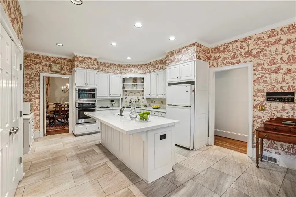 10 Old Maryland Chase, Sandy Springs, Georgia 30327, 5 Bedrooms Bedrooms, ,3 BathroomsBathrooms,Residential,Sold,10 Old Maryland Chase,7485765