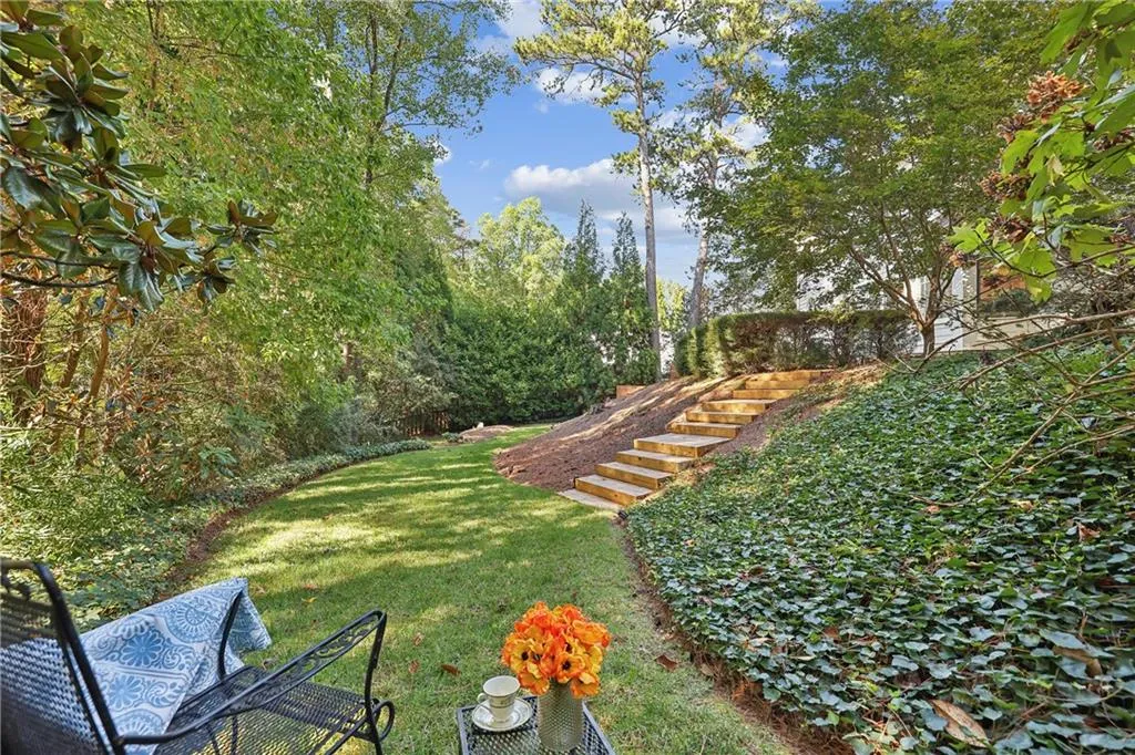 10 Old Maryland Chase, Sandy Springs, Georgia 30327, 5 Bedrooms Bedrooms, ,3 BathroomsBathrooms,Residential,Sold,10 Old Maryland Chase,7485765