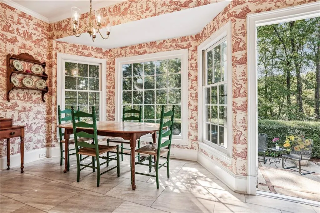 10 Old Maryland Chase, Sandy Springs, Georgia 30327, 5 Bedrooms Bedrooms, ,3 BathroomsBathrooms,Residential,Sold,10 Old Maryland Chase,7485765