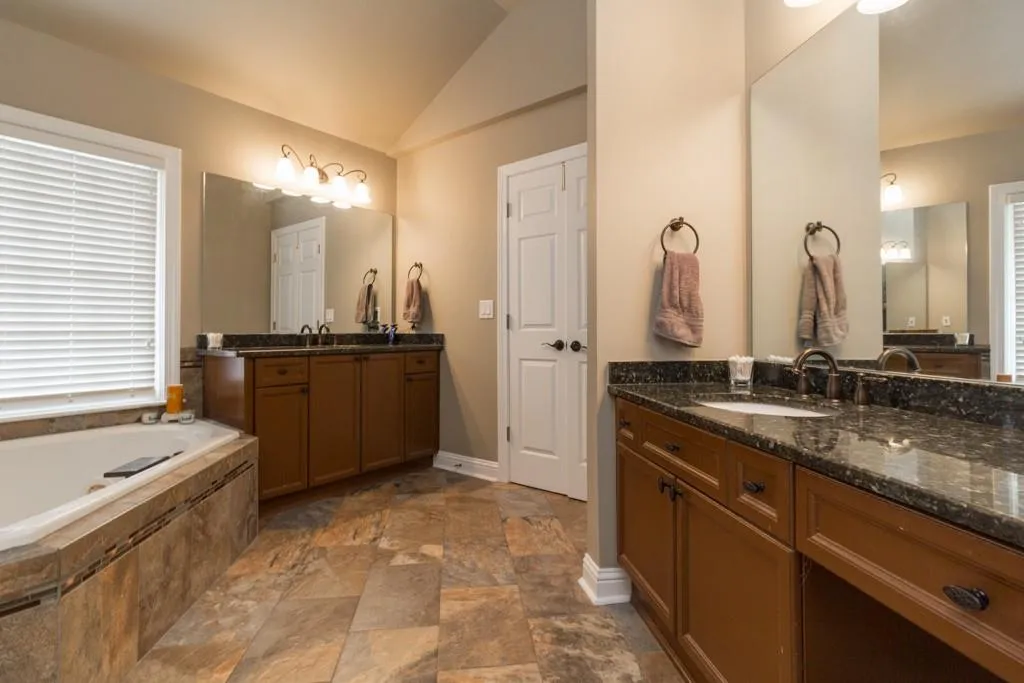 6265 Glen Oaks Lane, Sandy Springs, Georgia 30328, 4 Bedrooms Bedrooms, ,4 BathroomsBathrooms,Residential,Sold,6265 Glen Oaks Lane,6619683