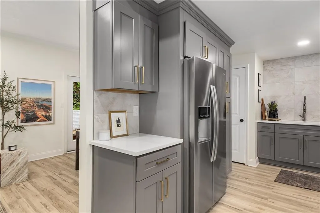 5250 Chemin De Vie, Atlanta, Georgia 30342, 3 Bedrooms Bedrooms, ,2 BathroomsBathrooms,Residential,Sold,5250 Chemin De Vie,7565010
