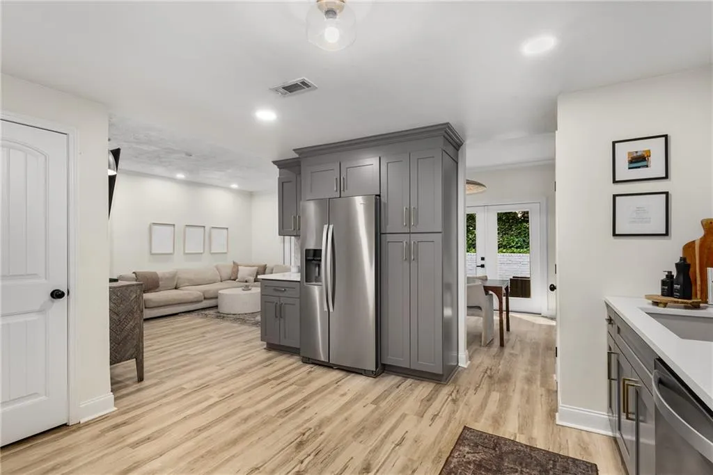 5250 Chemin De Vie, Atlanta, Georgia 30342, 3 Bedrooms Bedrooms, ,2 BathroomsBathrooms,Residential,Sold,5250 Chemin De Vie,7565010