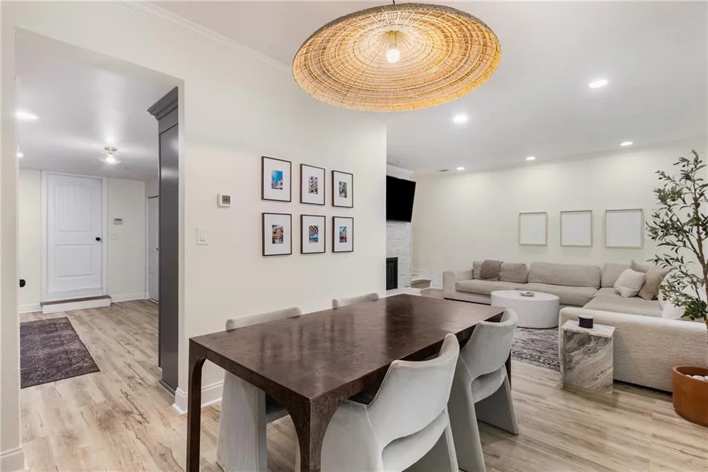 5250 Chemin De Vie, Atlanta, Georgia 30342, 3 Bedrooms Bedrooms, ,2 BathroomsBathrooms,Residential,Sold,5250 Chemin De Vie,7565010