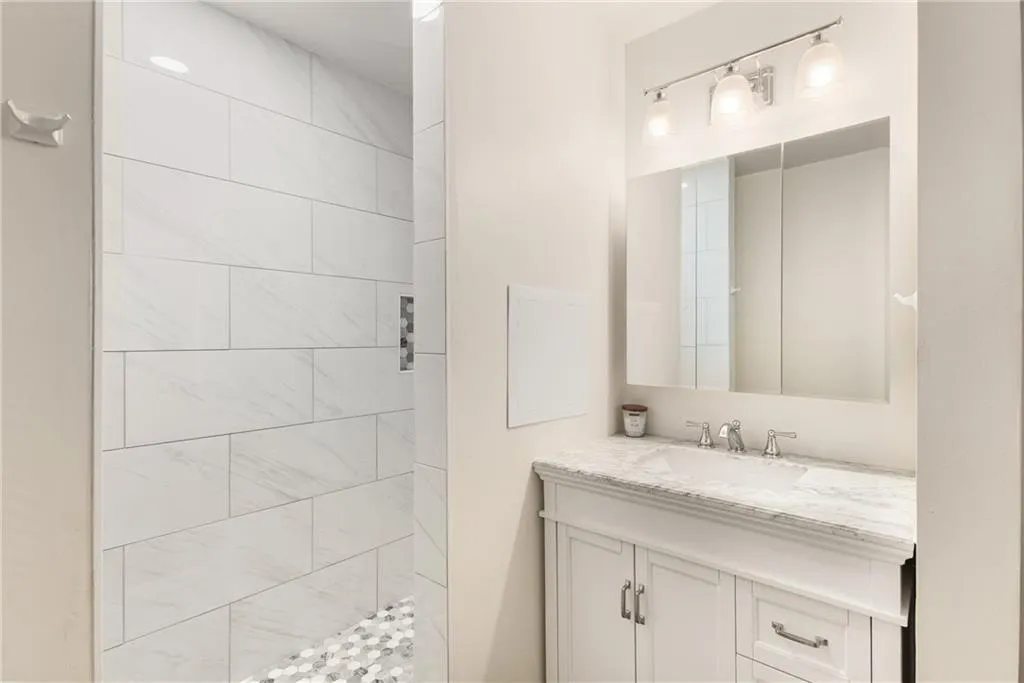 5250 Chemin De Vie, Atlanta, Georgia 30342, 3 Bedrooms Bedrooms, ,2 BathroomsBathrooms,Residential,Sold,5250 Chemin De Vie,7565010