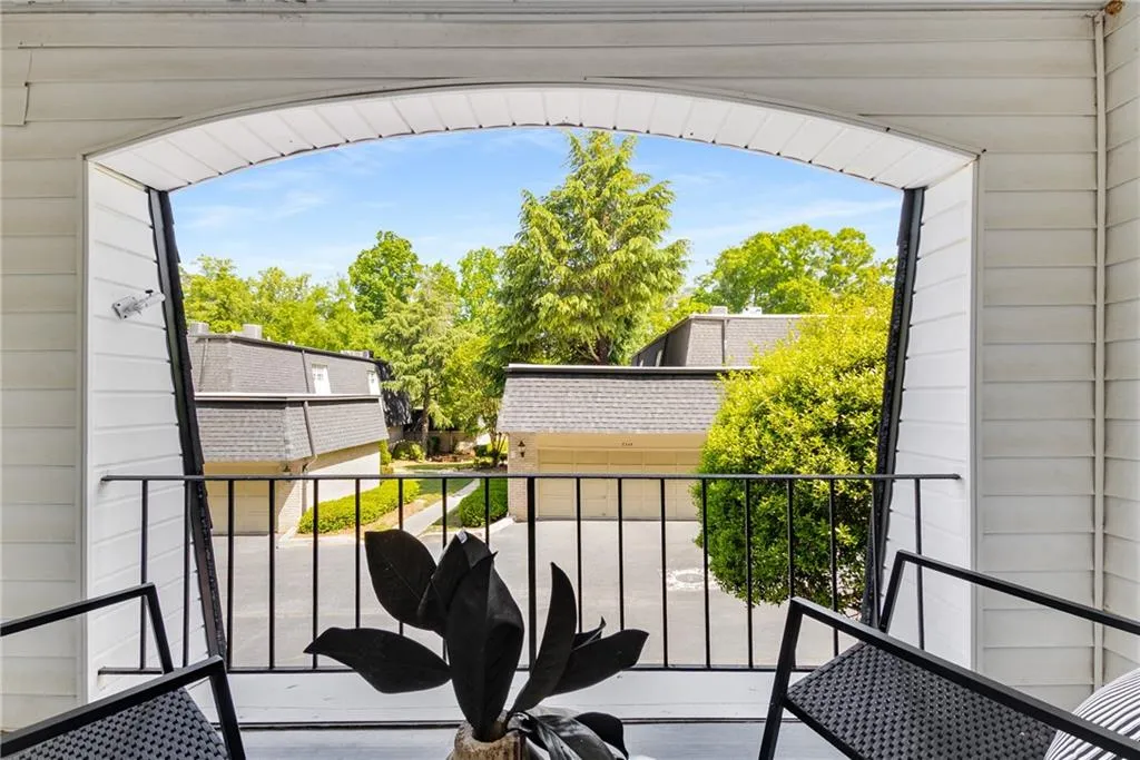 5250 Chemin De Vie, Atlanta, Georgia 30342, 3 Bedrooms Bedrooms, ,2 BathroomsBathrooms,Residential,Sold,5250 Chemin De Vie,7565010