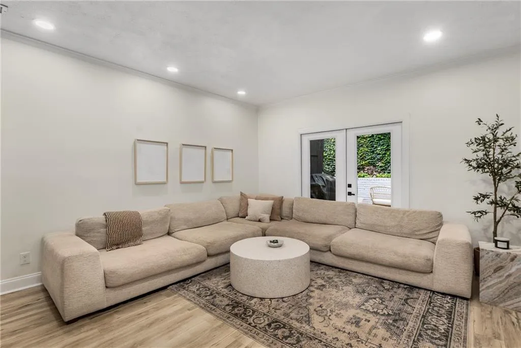 5250 Chemin De Vie, Atlanta, Georgia 30342, 3 Bedrooms Bedrooms, ,2 BathroomsBathrooms,Residential,Sold,5250 Chemin De Vie,7565010