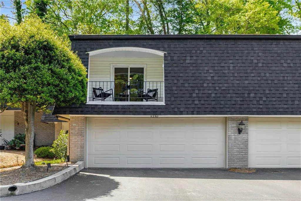 5250 Chemin De Vie, Atlanta, Georgia 30342, 3 Bedrooms Bedrooms, ,2 BathroomsBathrooms,Residential,Sold,5250 Chemin De Vie,7565010