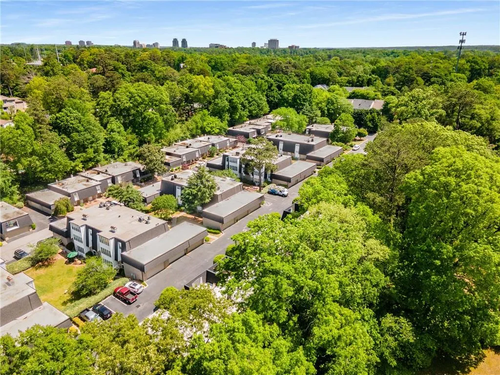 5250 Chemin De Vie, Atlanta, Georgia 30342, 3 Bedrooms Bedrooms, ,2 BathroomsBathrooms,Residential,Sold,5250 Chemin De Vie,7565010