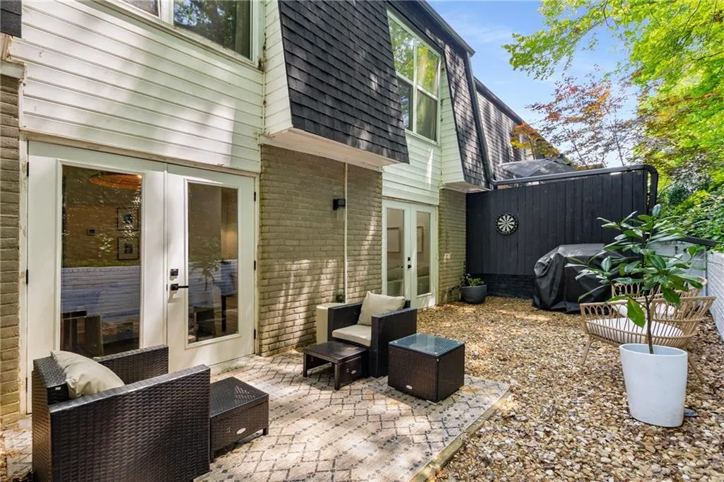 5250 Chemin De Vie, Atlanta, Georgia 30342, 3 Bedrooms Bedrooms, ,2 BathroomsBathrooms,Residential,Sold,5250 Chemin De Vie,7565010