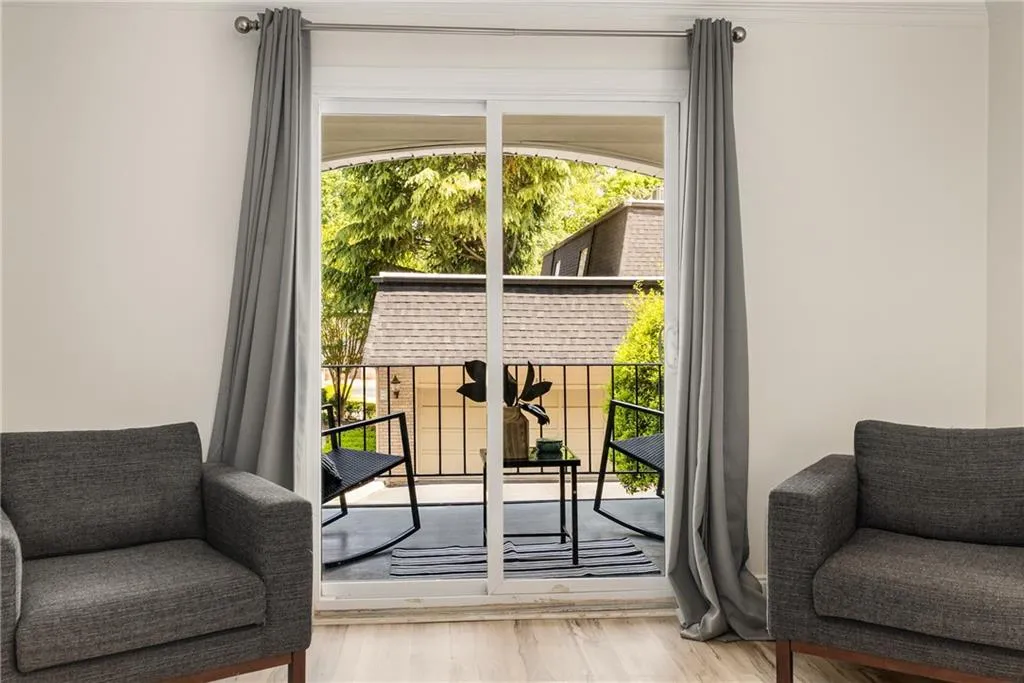 5250 Chemin De Vie, Atlanta, Georgia 30342, 3 Bedrooms Bedrooms, ,2 BathroomsBathrooms,Residential,Sold,5250 Chemin De Vie,7565010