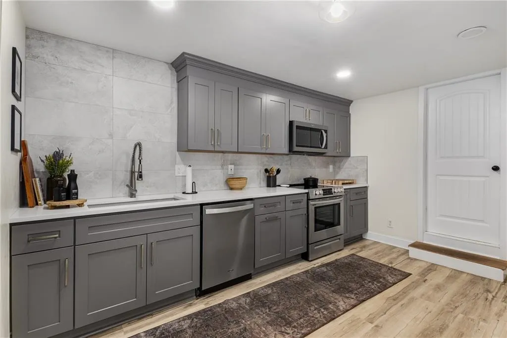 5250 Chemin De Vie, Atlanta, Georgia 30342, 3 Bedrooms Bedrooms, ,2 BathroomsBathrooms,Residential,Sold,5250 Chemin De Vie,7565010